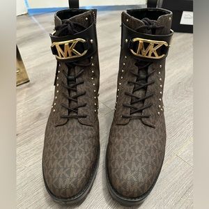 Michael Kors boots woman’s